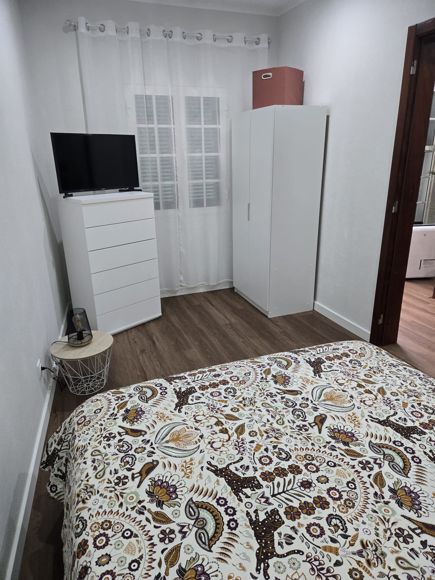 Chambre no 3 — lit double, vue 1